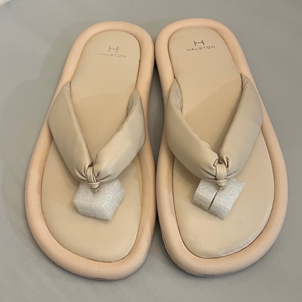 NEW H by Halston size 9 Women's Beige Sandals